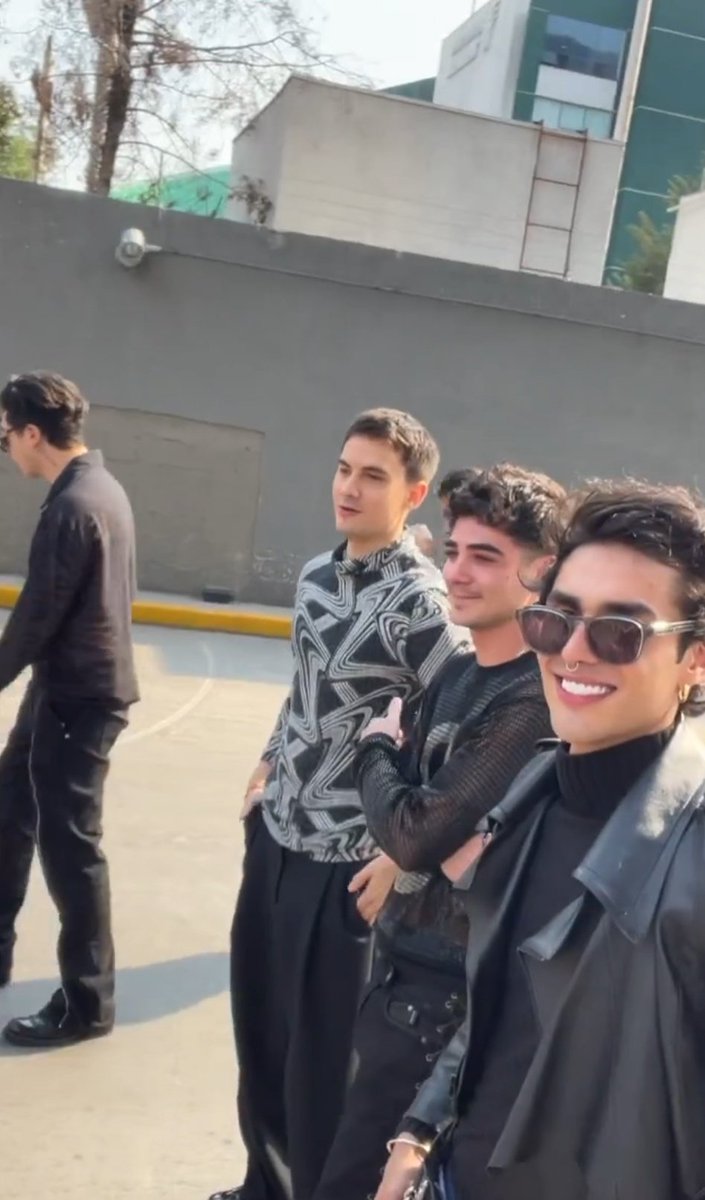 Se ve que Jos estaba llorando de la emoción 😭

Pero no es el único, nosotras tampoco creemos lo que está sucediendo 🥹

CD9 RELOADED