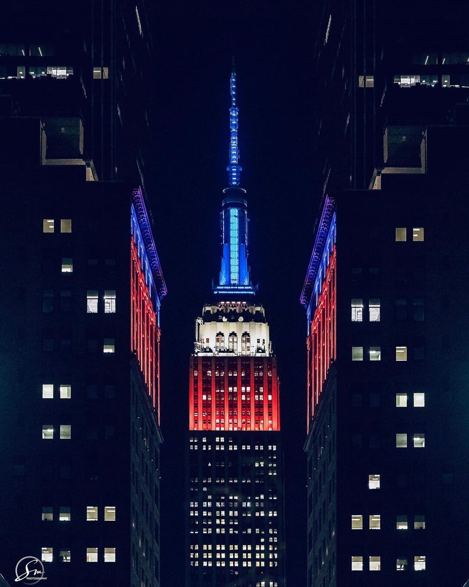 Sparkling in red, white and blue marking 100 Days Out from the 2024 Olympics with @teamusa Text CONNECT to 274-16 to get alerts on our Lights! Watch tonight's lighting here: esbo.nyc/xm5 📷: sheik_clicks/IG