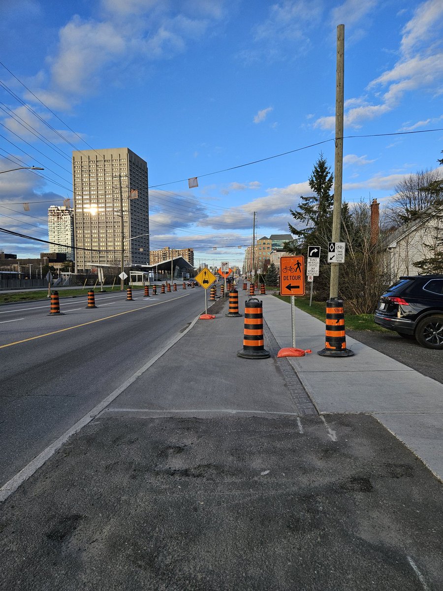 In the saga of Scott St The Terrible, now people are forced into the traffic lane at Caroline EB to skirt a dug up spot, and a pole is being installed at the NW corner of Bayview Station Rd, so that corner is messed up. 
FYI #ottbike #ottwalk #ottroll