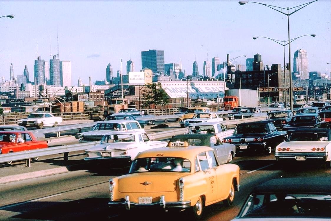 USA 🇺🇸 Rétro trafic automobile 🚘 Kennedy Expressway Chicago (1960s).