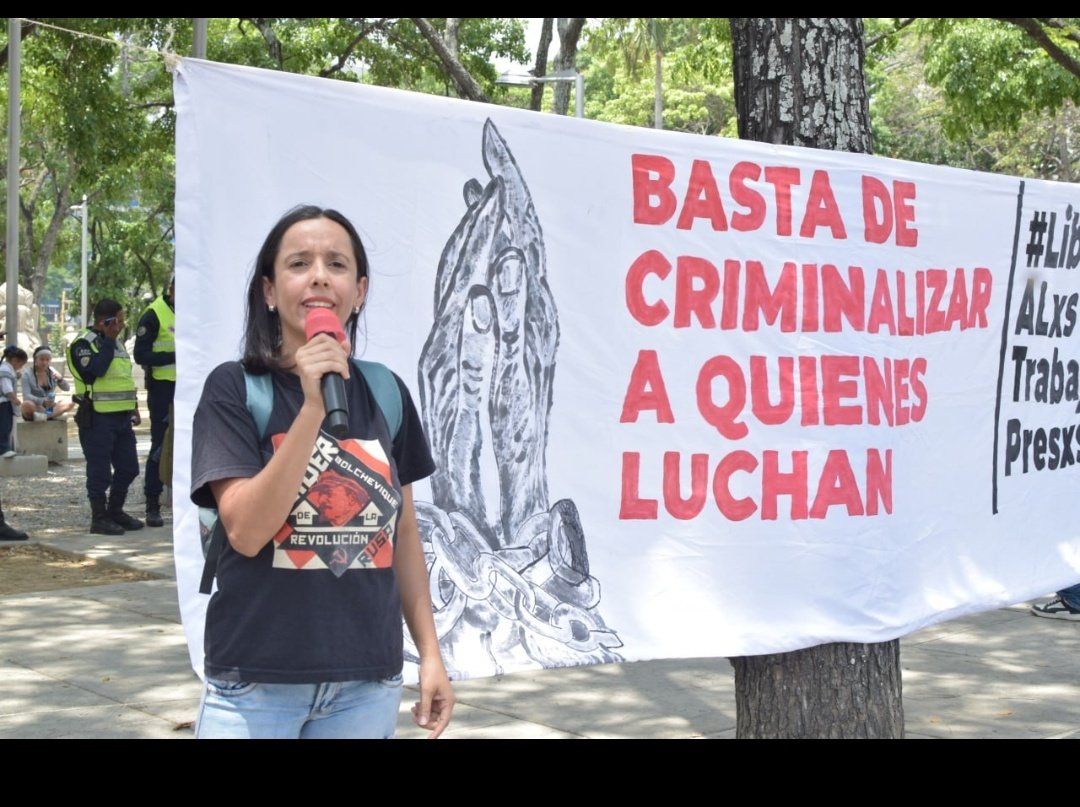 En venezuela existen trabajadores presos.

Solo por luchar sus reivindicaciones.

Por mejoras salariales el gobierno-psuv los tiene presos.