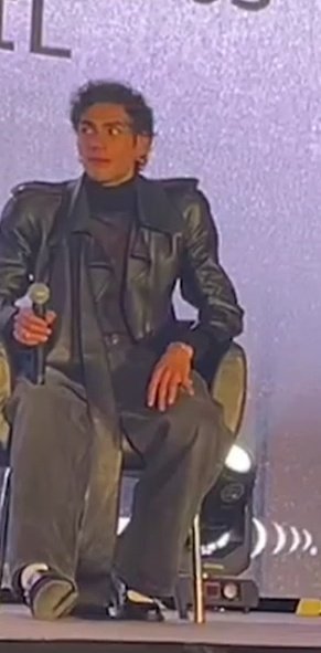 Los cedes cada vez que Freddy tenía el micrófono: