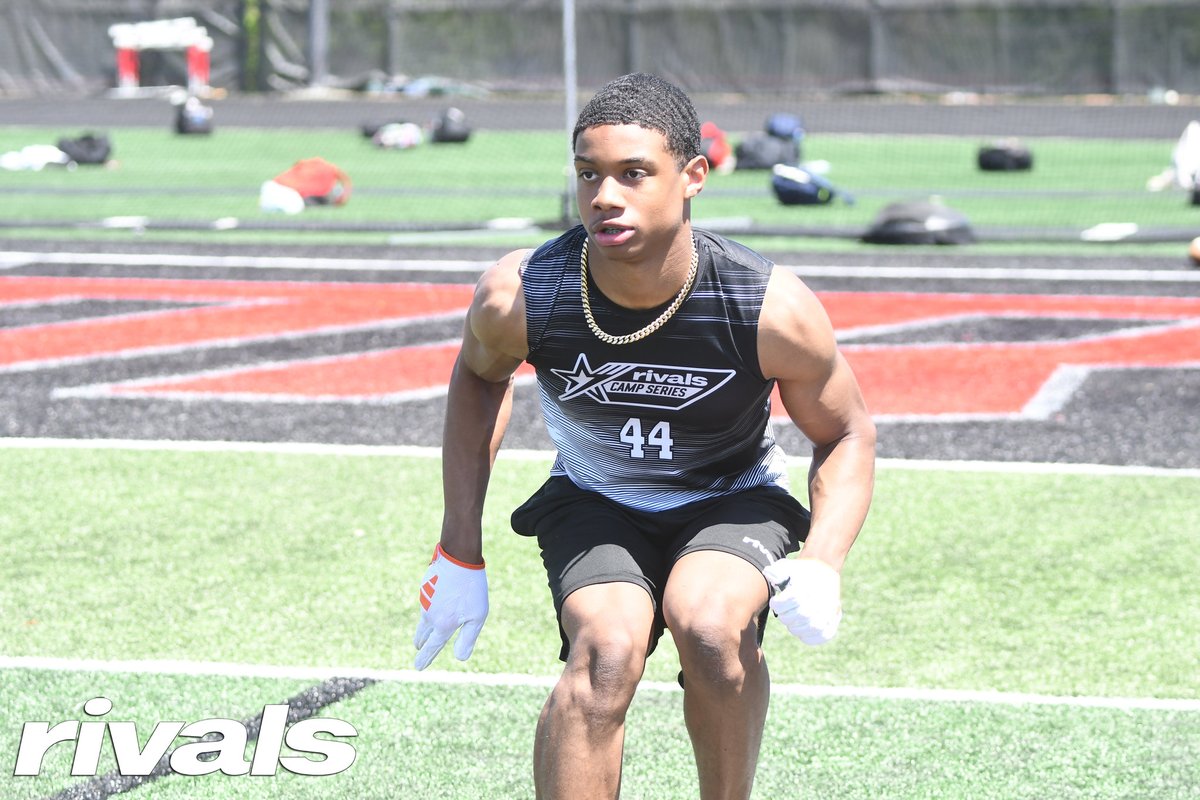 On The Insider Lounge: These #NotreDame targets are expected to visit Saturday for Blue-Gold Game. @insideNDsports notredame.forums.rivals.com/threads/target…