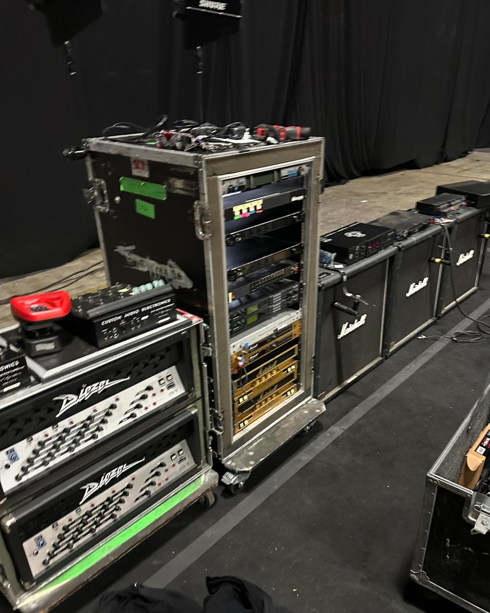 📷 by @foppstar: 'First time ever seeing the guitar rig for Mike Mushok of Staind. I installed a PG-2R voltage regulator from @blacklionaudio. It provides a constant 120v that self-adjusts as the supplied power from each venue drops or surges.' More: bit.ly/3TWZG6a