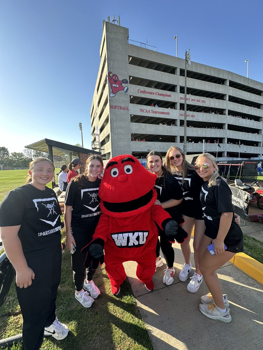 SPARTANS enjoying a beautiful night watching @WKUSoftball vs @UKsoftball 🥎❤️💙🥎