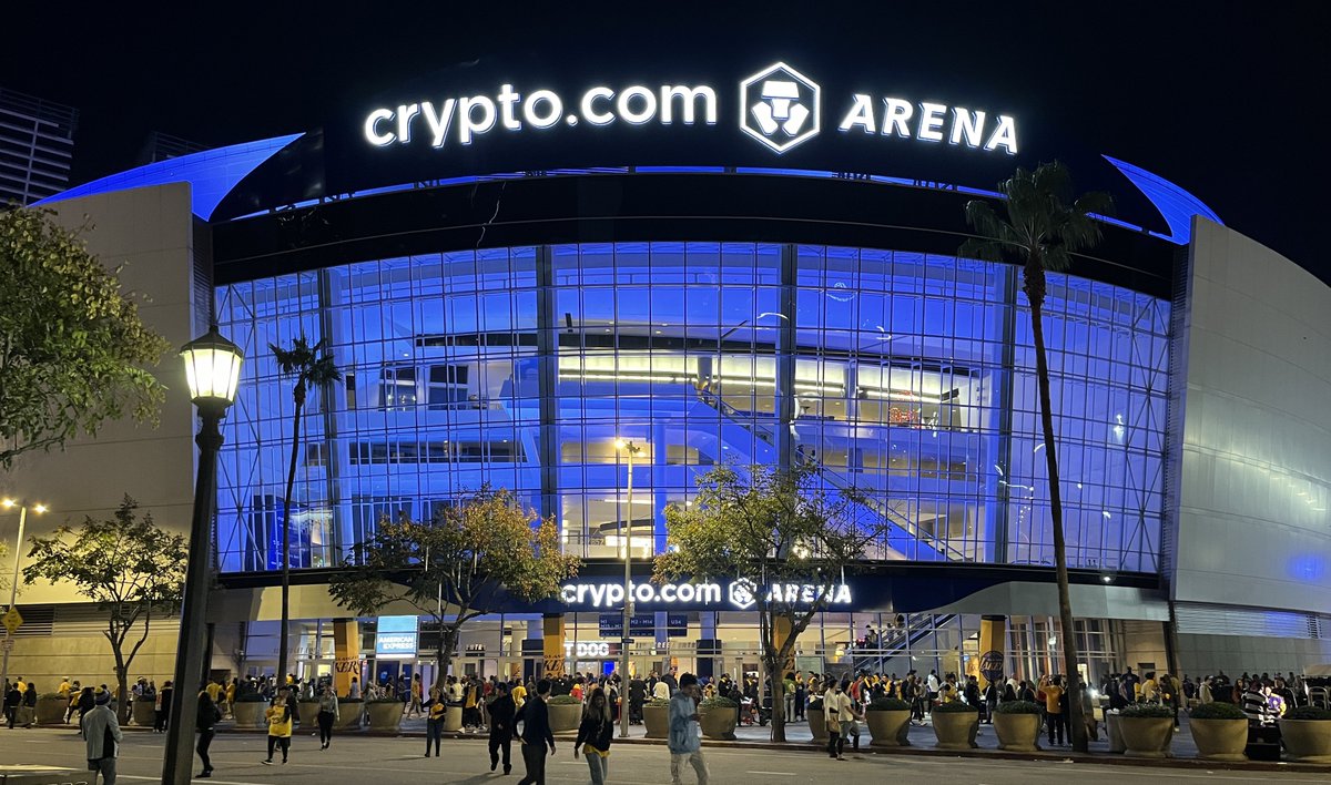 Steve Ballmer paid for the concessions (two food items and a drink) for the  fans in attendance for the last final regular season game for the Clippers  at Crypto Arena. 👏