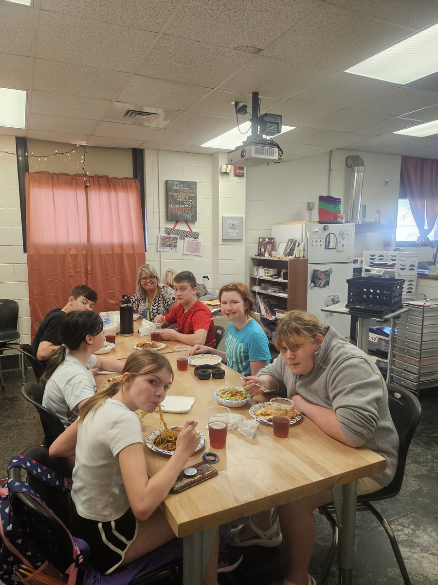 Cooking club!!! I love being able to sit down with these kids, having fellowship and sharing a meal!! @ReedAcademy1 @officialSPS @DougSchlottman @SPSCCR