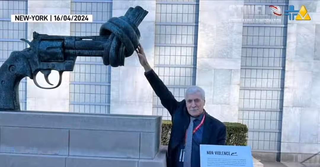 Le père de la nation kabyle, Ferhat Mehenni, est en ce moment à New York ( ONU) à fin de dénoncer les  agissements machiavéliques du régime algérien sur le peuple kabyle( emprisonnement et répression) ainsi que plaider l'autodétermination de la Kabylie d'une manière pacifique