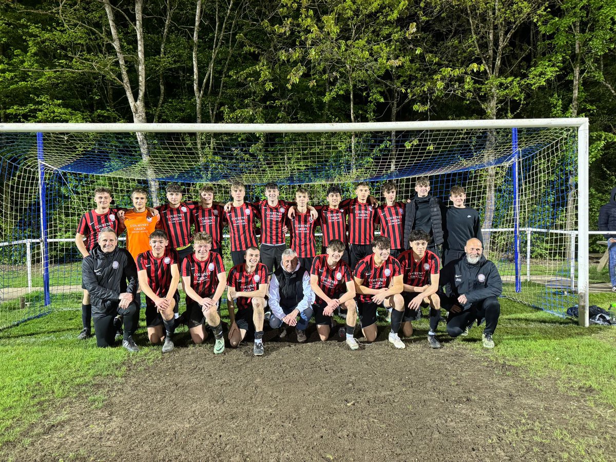 Last game ever for this Billingshurst U18’s team and a 3-0 away win tonight to go into 2 nd spot.
Had them for 6 years and such a great fun and a talented group of local lads who could drive me mad but make me laugh seconds later. Will miss them all 👏👏