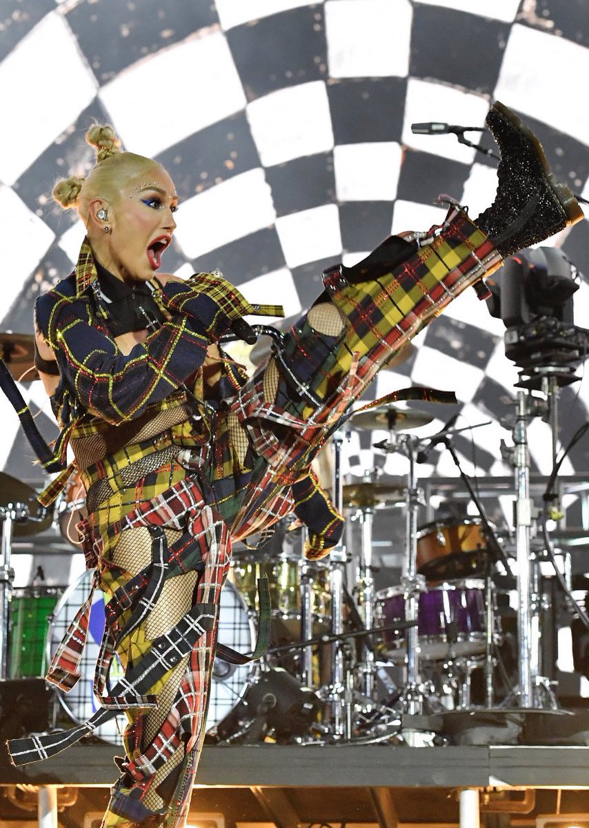 2003 / 2024 
<a href="/gwenstefani/">Gwen Stefani</a> ❤️‍🔥 <a href="/nodoubt/">No Doubt</a> 
some shttt never change