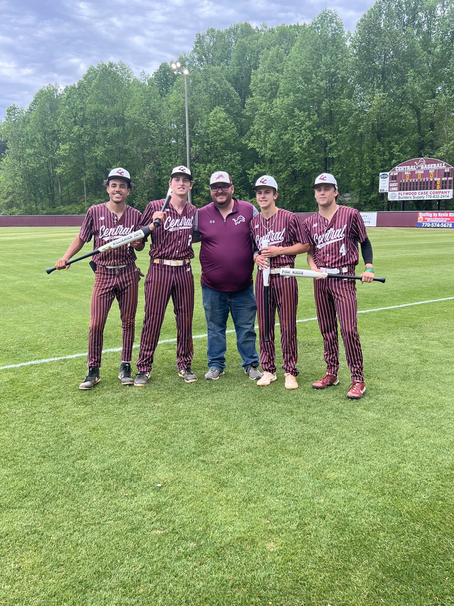 Congratulations seniors!!! @CHSLionsBsball @BillyLindahl