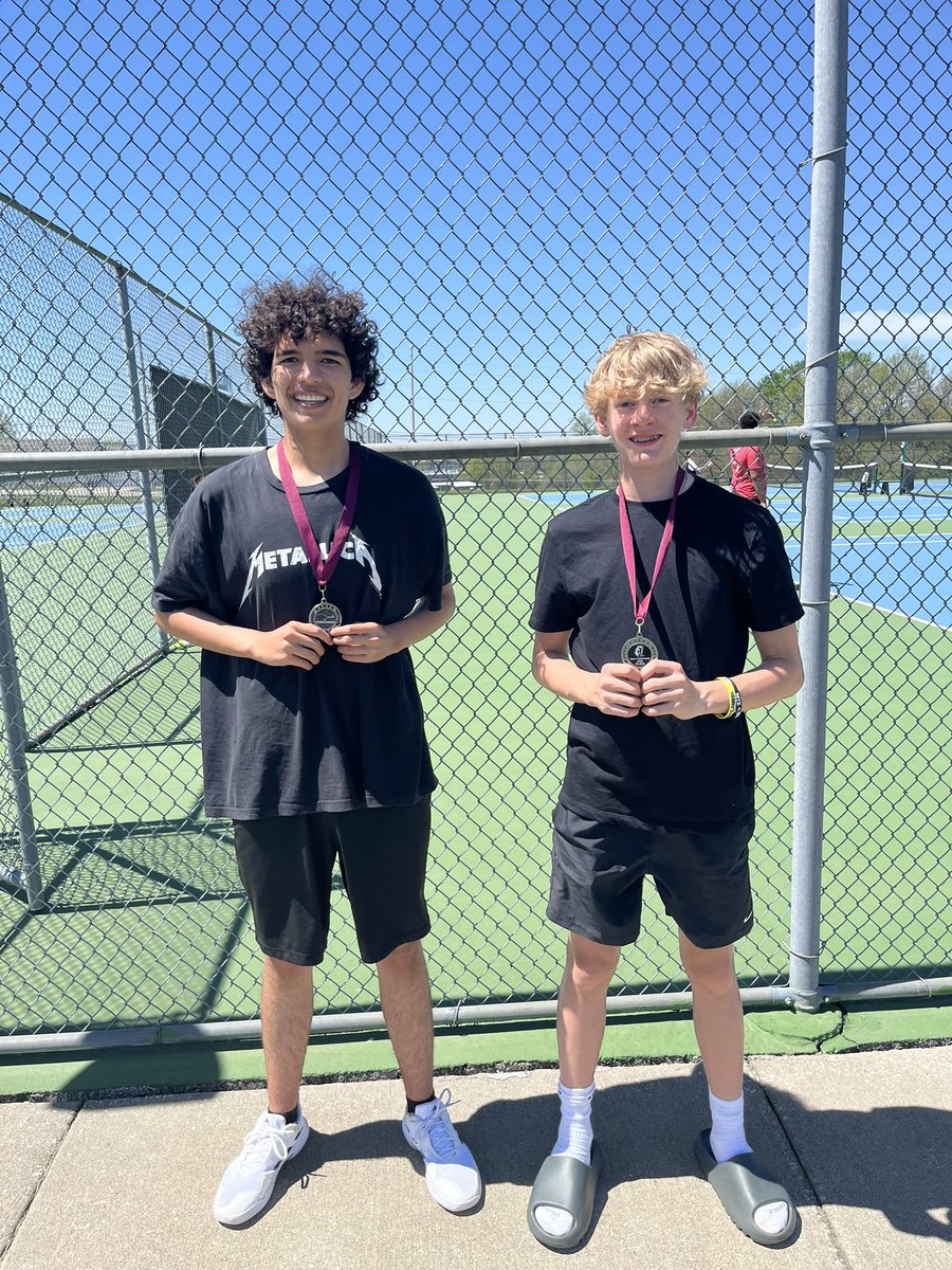 Lopez/McEntire took 2nd place 🥈in their bracket at the Lee’s Summit North Novice Tournament! Well done!
#GoFalcons