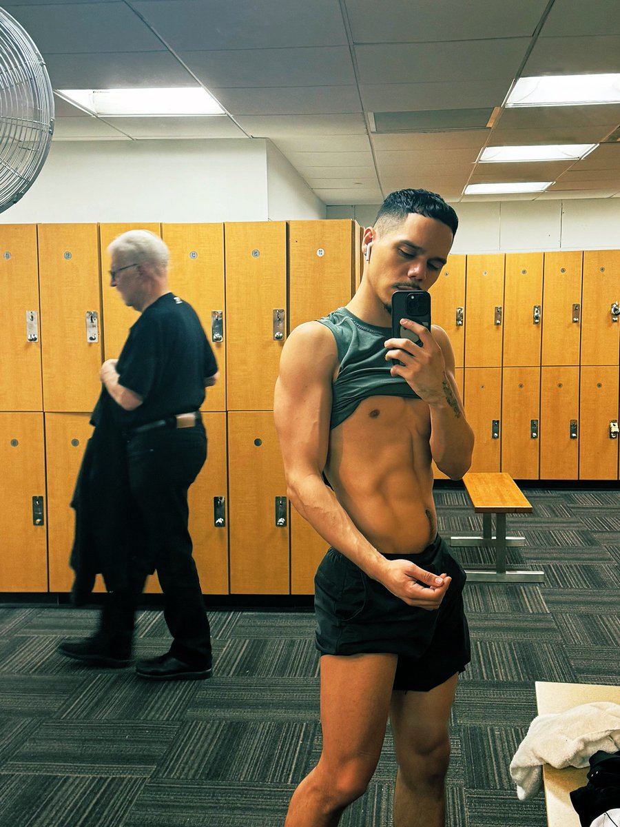KevRebel's tweet photo. Just tryna better myself 😏 https://t.co/qmZ34Moi2k