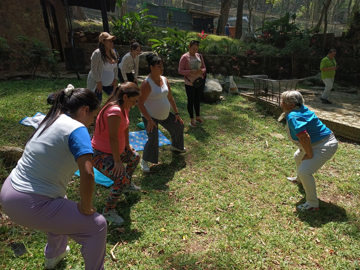 MinmujerMerida's tweet photo. #EnFotos📸|  El día de hoy promotora de Parto Humanizado y Lactancia Materna junto con @meridaidenna realizaron círculo gestacional, con gestantes del municipio Libertador enseñándole técnicas de respiración, estiramiento, relajación y meditación el Parque Zoológico los Chorros. https://t.co/Ayp04caM53