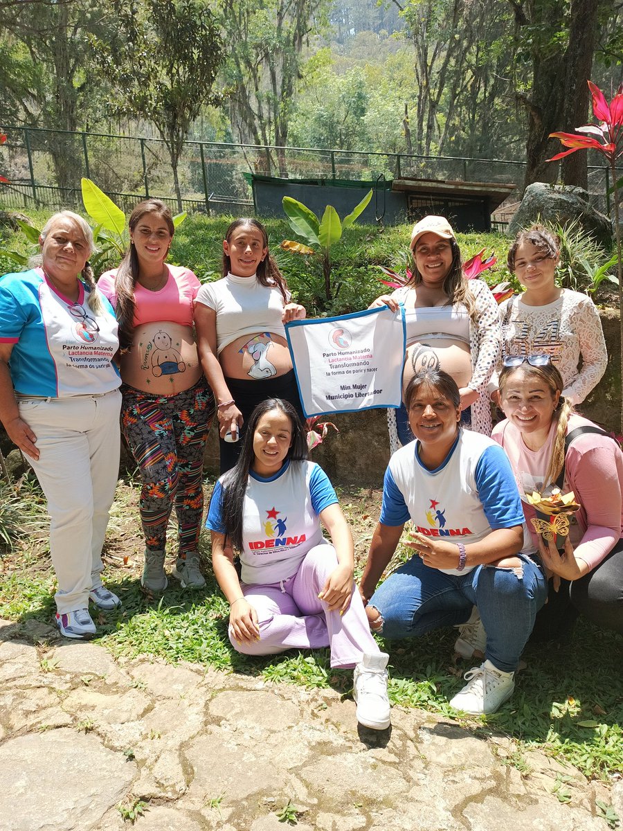 #EnFotos📸|  El día de hoy promotora de Parto Humanizado y Lactancia Materna junto con @meridaidenna realizaron círculo gestacional, con gestantes del municipio Libertador enseñándole técnicas de respiración, estiramiento, relajación y meditación el Parque Zoológico los Chorros.