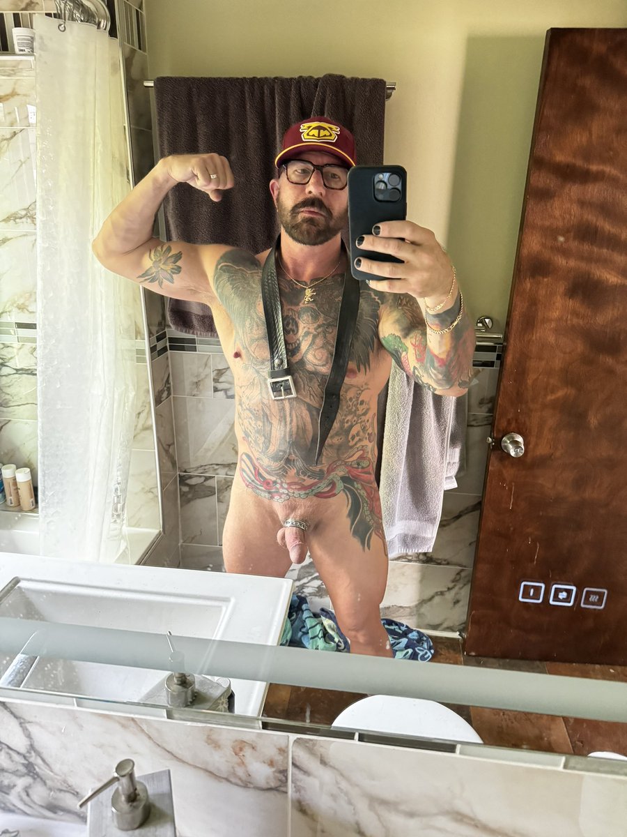 bear_jocks's tweet photo. Thought I looked cute putting away the laundry so I stopped and took pics. https://t.co/uyweAQT44i