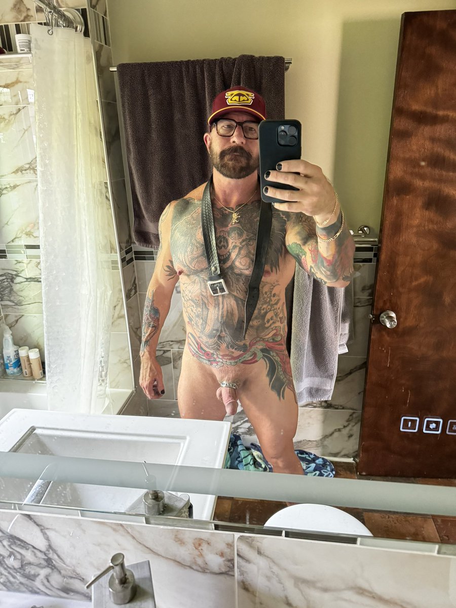bear_jocks's tweet photo. Thought I looked cute putting away the laundry so I stopped and took pics. https://t.co/uyweAQT44i