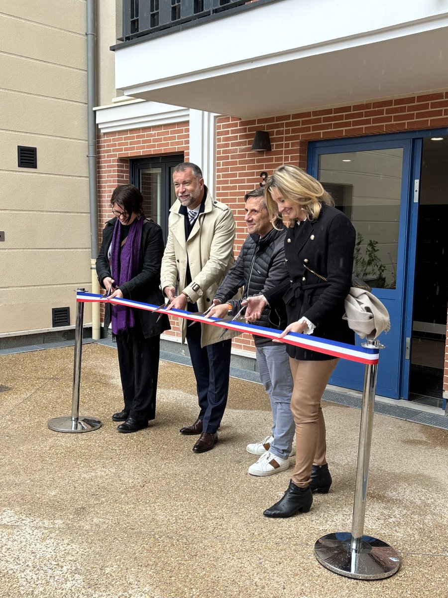 🏘️Inauguration de la Villa Cerisaie à <a href="/Vernouillet78/">Ville de Vernouillet</a>.

Imaginée avec les équipes municipales afin de développer une offre de logements diversifiée et de qualité, la résidence propose 67 logements en LAC et sociaux, ainsi qu'une une crèche et un véhicule électrique en autopartage.