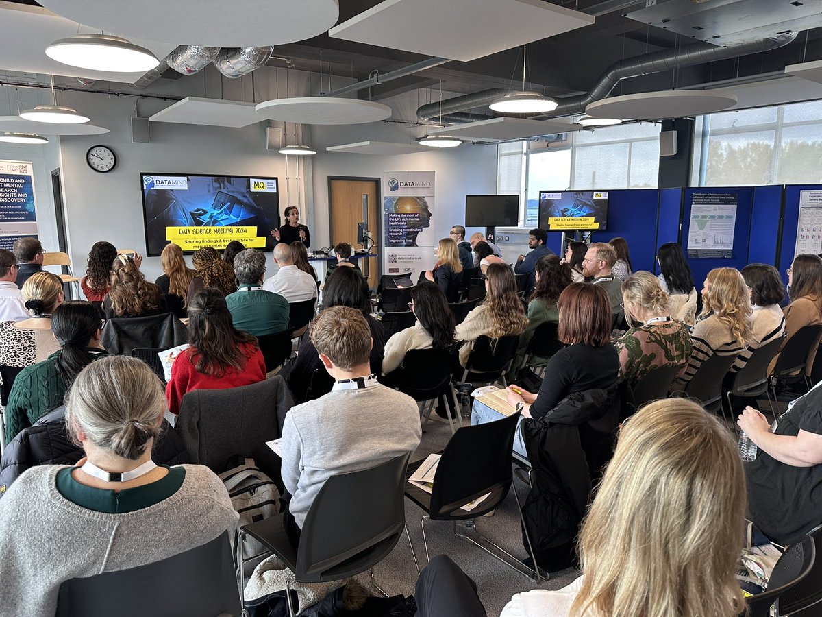 🌟 @ProfAnnJohn welcoming everyong to our Data Science Meeting in collaboration with @MQmentalhealth. We're looking forward to a day filled with insights and discussions #MQDataScience 🚀