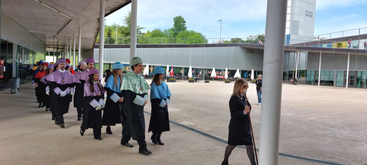 🕐Todo listo para el Acto de Investidura como doctores ‘honoris causa’ por la #UAM de los profesores Eugenio Coronado y Pedro Miguel Echenique. ➡️ A partir de las 11 en YouTube: youtube.com/user/uam/videos @OrgulloUAM uam.es @ICMol_UV @DIPCehu @upvehu #honorisUAM