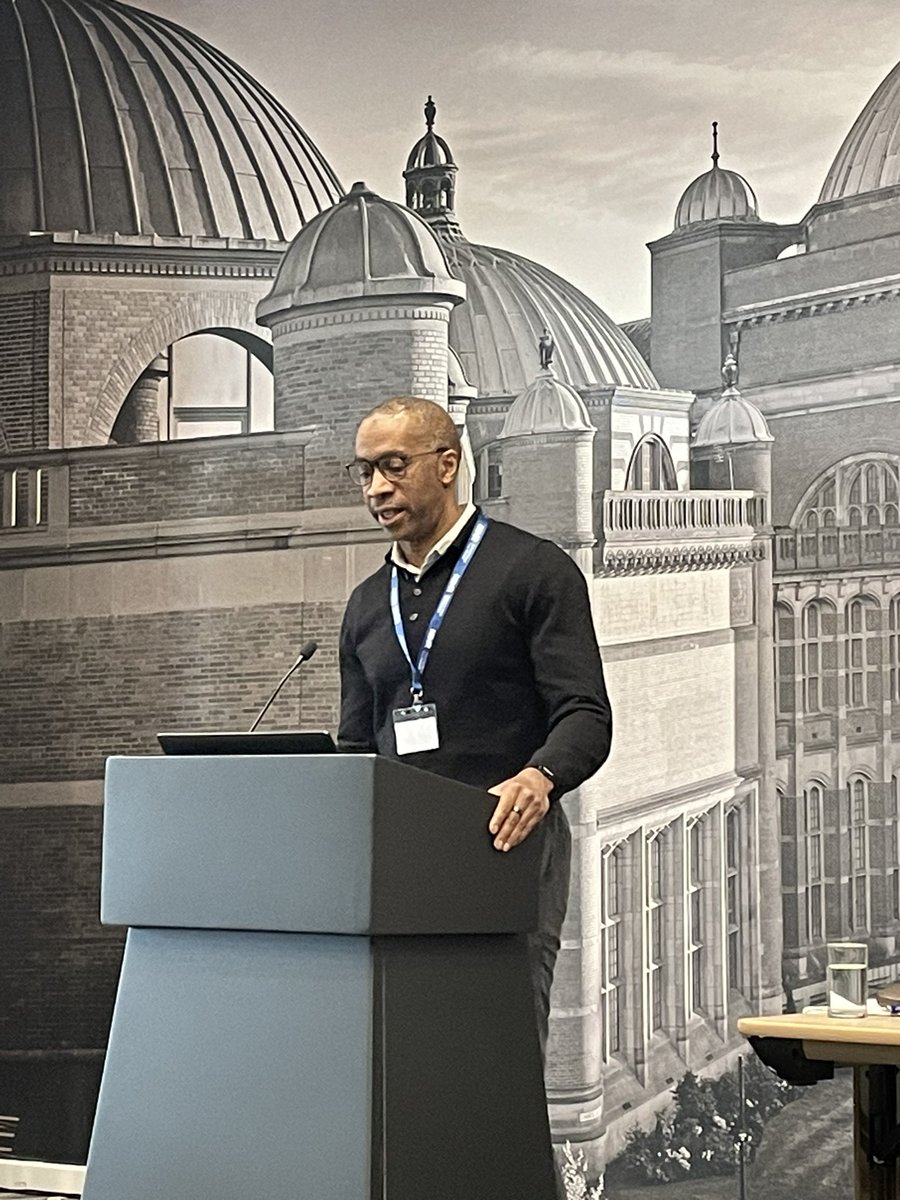 CPEC researcher @DerekK29917053 presenting on how technology is used by carers of people living with #dementia at #SSCR2024. 💬 He reflects on how the #COVID19 pandemic affected both the data collection of the study and the use of #ICT amongst carers.