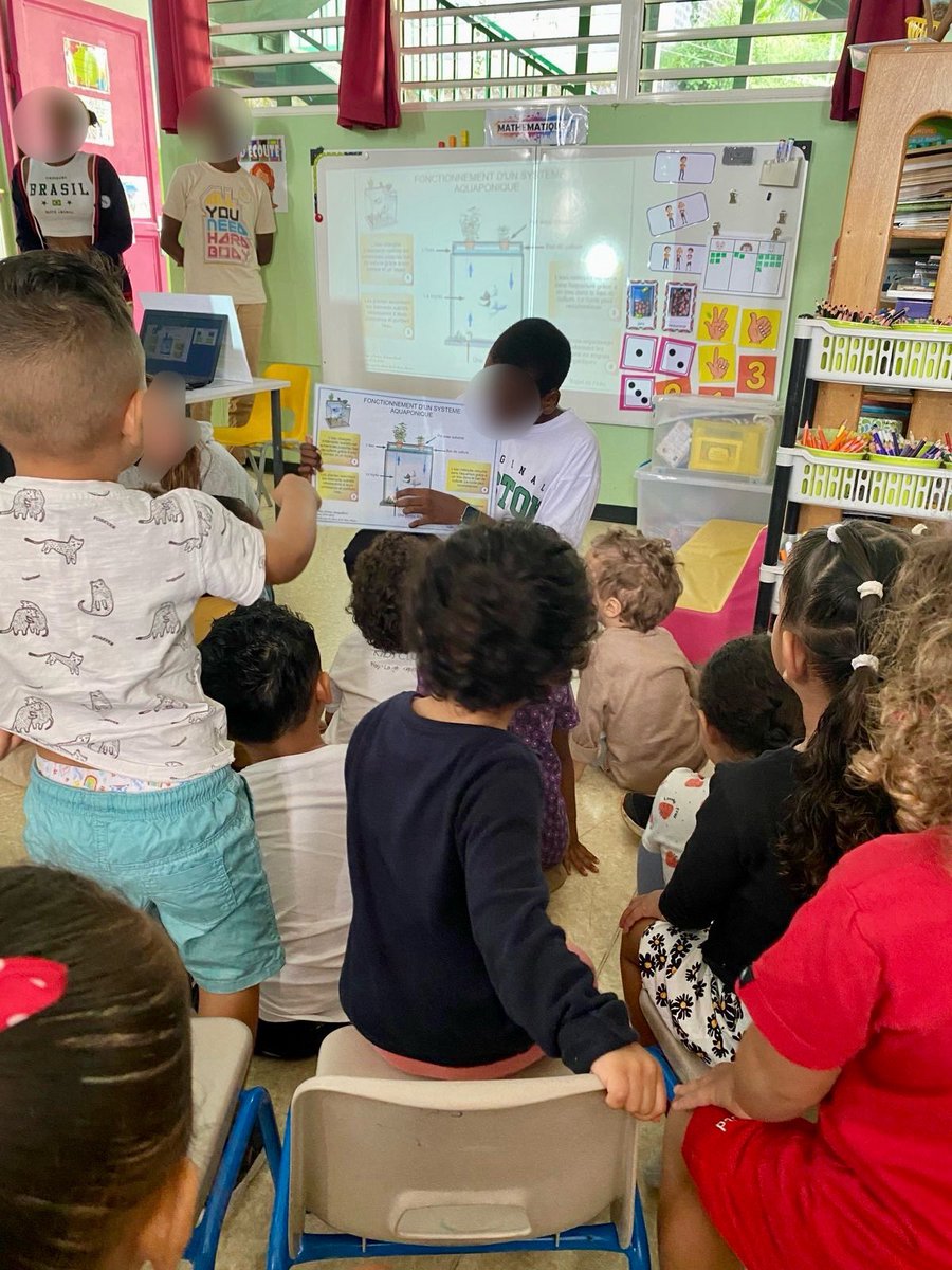 INSPECTION_SD3's tweet image. Aujourd’hui, les élèves de la 4ème Thalès du collège Robert J. ARDON - Montgaillard ont installé un système aquaponique 🐠 et animé des ateliers technologiques dans une classe de TPS-PS de l’EMPU St-François Pk7.🌱
Un échange inter-degré réussi ! 💪
@AcLaReunion @JA_Montgaillard