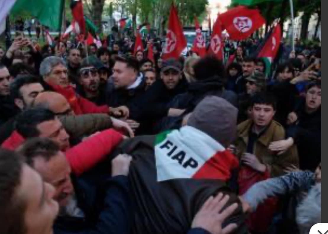 La #FIAP - Federazione Italiana Associazioni Partigiane esprime il suo profondo rammarico per quanto accaduto nel corso della tradizionale fiaccolata di #Torino, celebrativa della storica ricorrenza della #Liberazione dell'Italia dal regime fascista e dell'occupazione nazista,