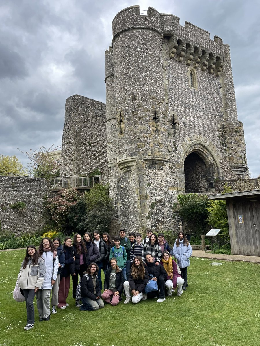 Nuestros alumnos siguen disfrutando de su viaje a Inglaterra. Hoy tocaba visitar un pueblo precioso, Lewes &amp; Castle.