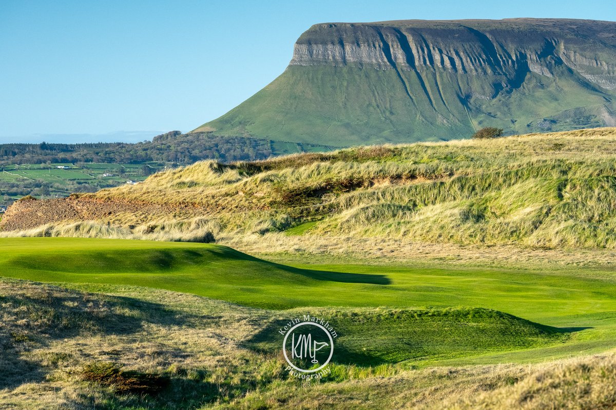 In such a glorious setting, I'm sure Harry Colt didn't design the 4th green @CountySligoGC with symmetry in mind... but he remains one of golf's greatest designers so it is entirely possible. #benbulben