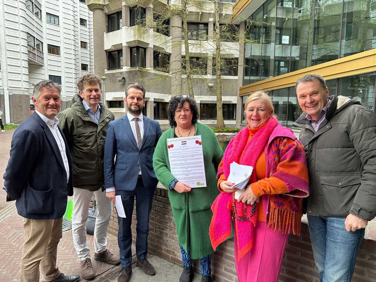 VerenigdWB's tweet photo. De Kersenteelt mag niet verloren gaan! Actie in Den Haag https://t.co/ihkaAJ5gPy