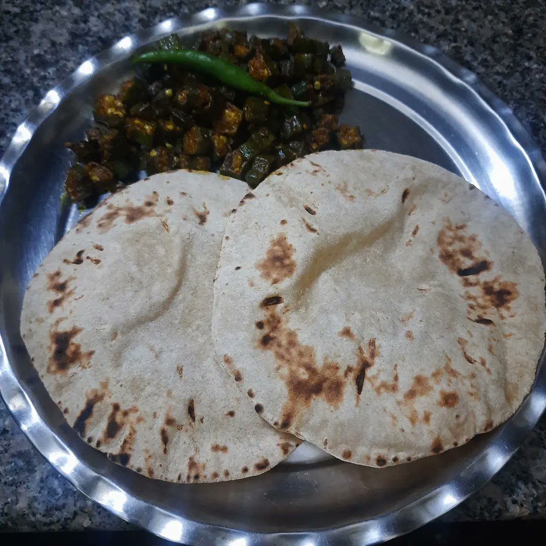 Tawa Roti with Masala Bhindi toh humara comfort food hai 🍱

Follow @manjudevirecipe 

#foodpost #comfortfood #manjudevirecipe