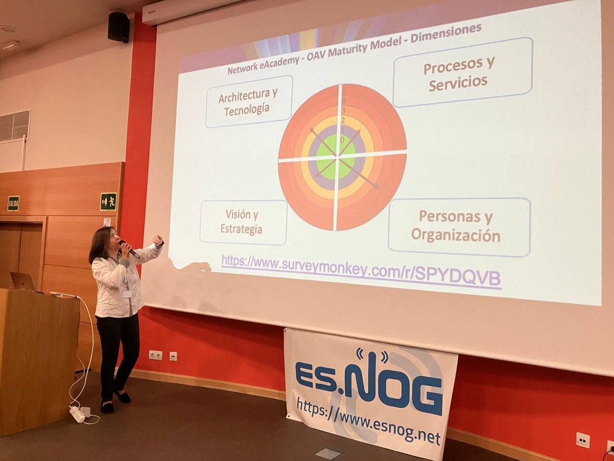 Esnog1's tweet photo. Empezamos el segundo día con @miginternet  de @CSUC_info hablando sobre el Modelo de Madurez en Orquestación, Automatización y Virtualización de @GEANTnews y las herramientas que usan los NOC en SIG-NOC. No hay una herramienta para todo, ni para una función! https://t.co/l4fnaPoQWs