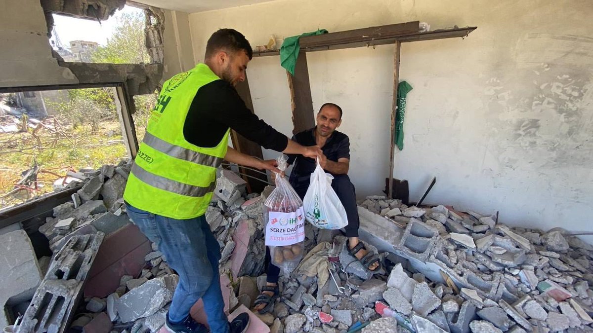 🇵🇸 We have delivered food aid parcels to the families in Gaza’s Rimel and Zerqa. 🌐 Online Donation: ihh.org.tr/en/donate/fili…