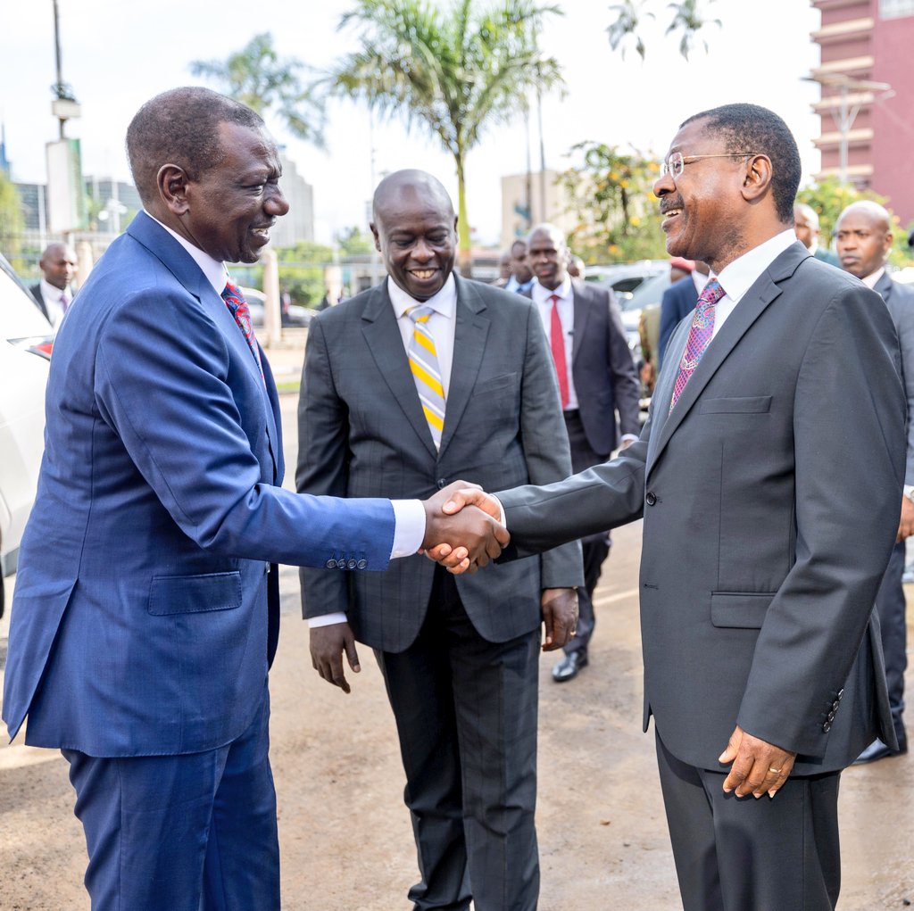 The President, H.E William Ruto, Deputy President, H.E Rigathi Gachagua greets the Speaker of the National Assembly @HonWetangula  at the unveiling of the Ultra Modern Bunge Towers 

#13thParliament