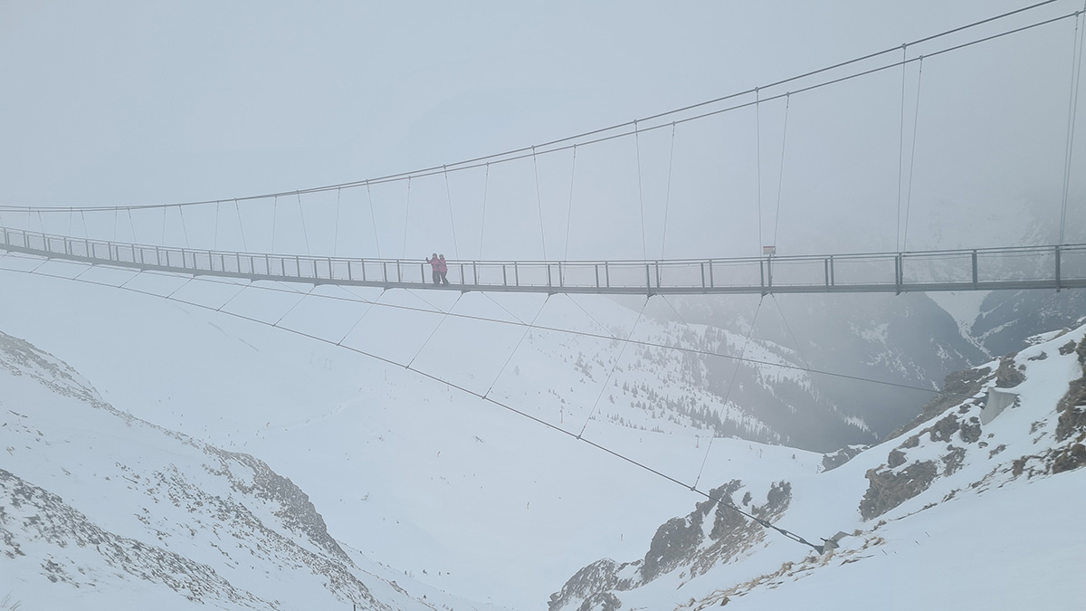 WintersportLive's tweet photo. Esmee ging voor Wintersport Live op pad naar het gasteinertal en maakten het volgende reisverslag: "Van de lente naar de sneeuw. In drie dagen maakten we alles mee." Lees meer: https://t.co/Vc4qdQ1okI https://t.co/NKSh4WxVaF