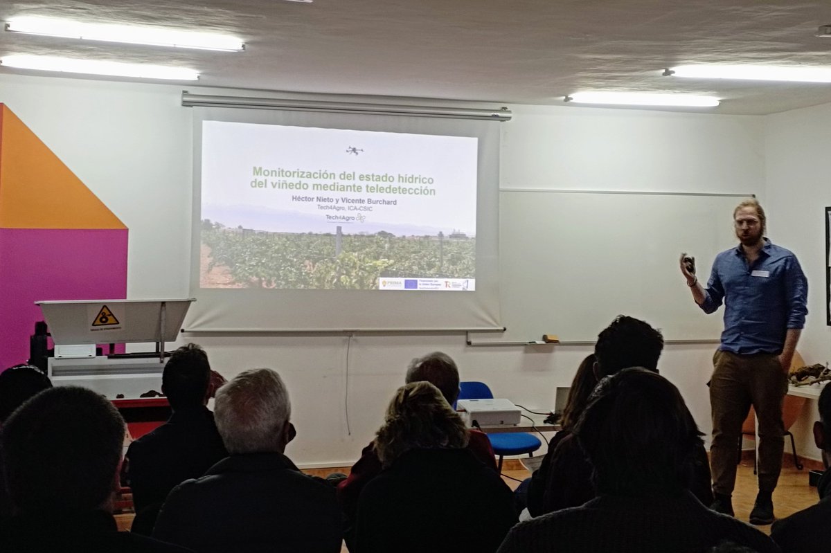 Tech4Agro (@tec4agro) on Twitter photo #JornadaDATI2024 #teledetección #viñedo #eficienciariego Continuamos con <a href="/vicenteburchard/">Vicente Burchard-Levine</a> @hn_sol #JornadaDATI2024 #teledetección #viñedo #eficienciariego Continuamos con <a href="/vicenteburchard/">Vicente Burchard-Levine</a> @hn_sol
