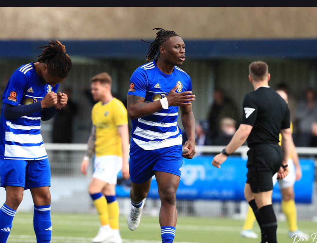 Despite yesterday I just want to give recognition to @danscopes6 @CraigShipman1  @AveleyFC  for everything and helping me get back enjoying football 💙💙 ….appreciate you all