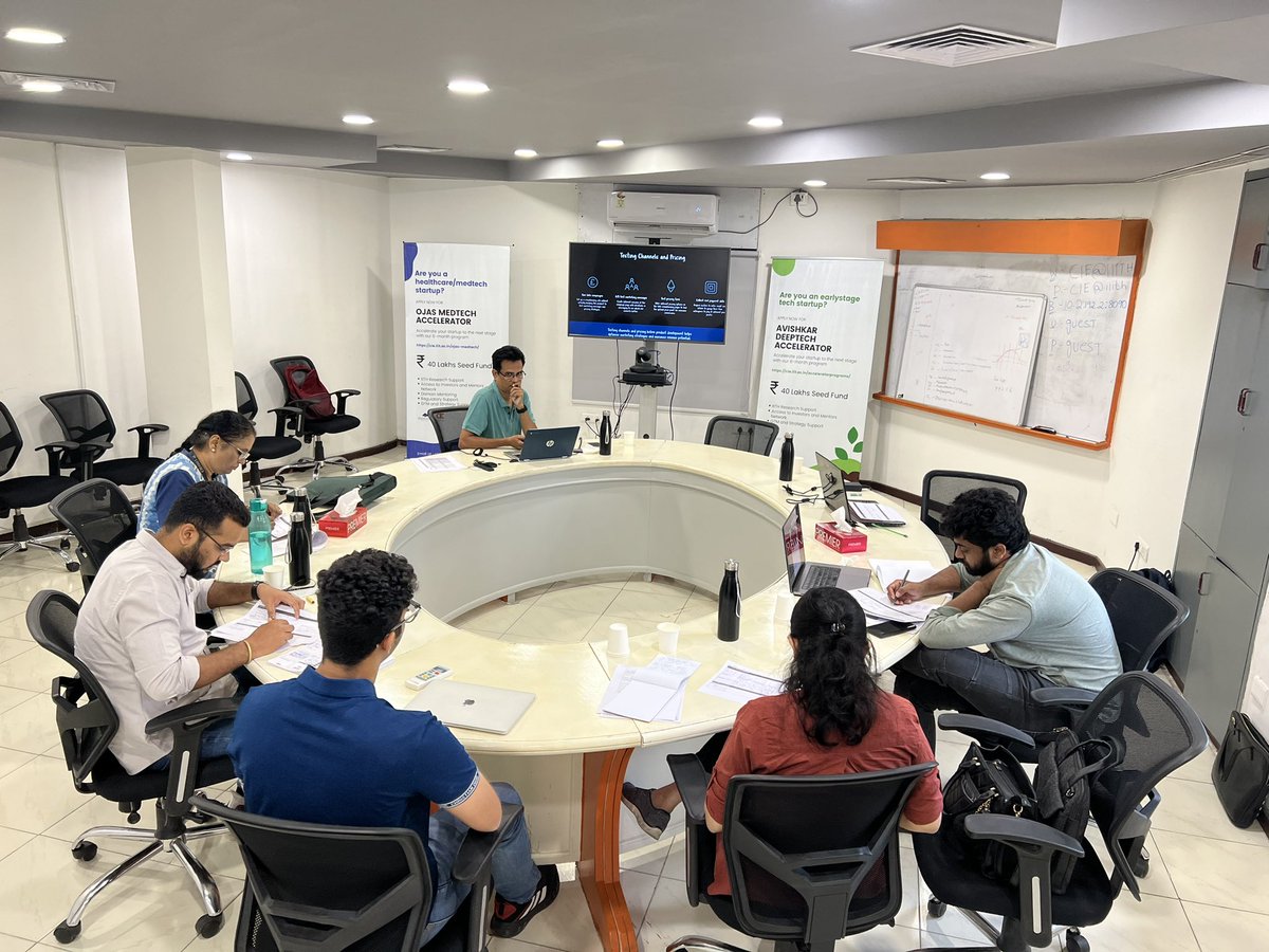 cieatiiithyd's tweet photo. #CIE IIITH recently hosted a #StrategyDay #workshop on April 23rd and 24th, providing a platform for insightful discussions and the exploration of new perspectives for the #portfolios and promising #startups.
#insights #startupsuccess #founders https://t.co/Z2tyXd3rWK