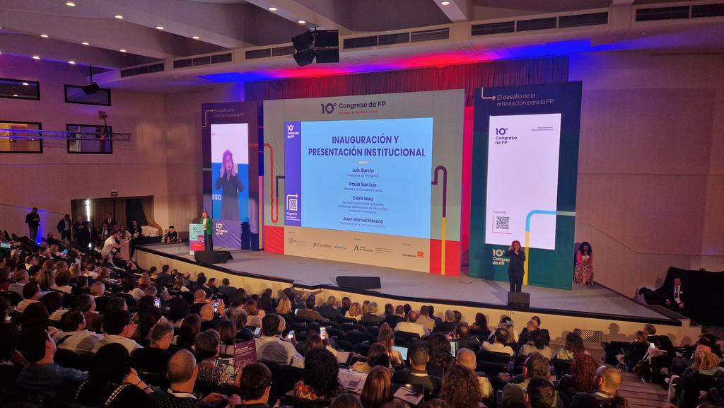 ClaraSanzL's tweet photo. La Formación Profesional es un objetivo de país para mejorar la vida de las personas. Por ello, @educaciongob ha apostado siempre por el consenso y la colaboración con todos los agentes implicados en la #FP para hacer posible un nuevo sistema moderno y de calidad.  @fp_empresa https://t.co/z9tujmzpAN