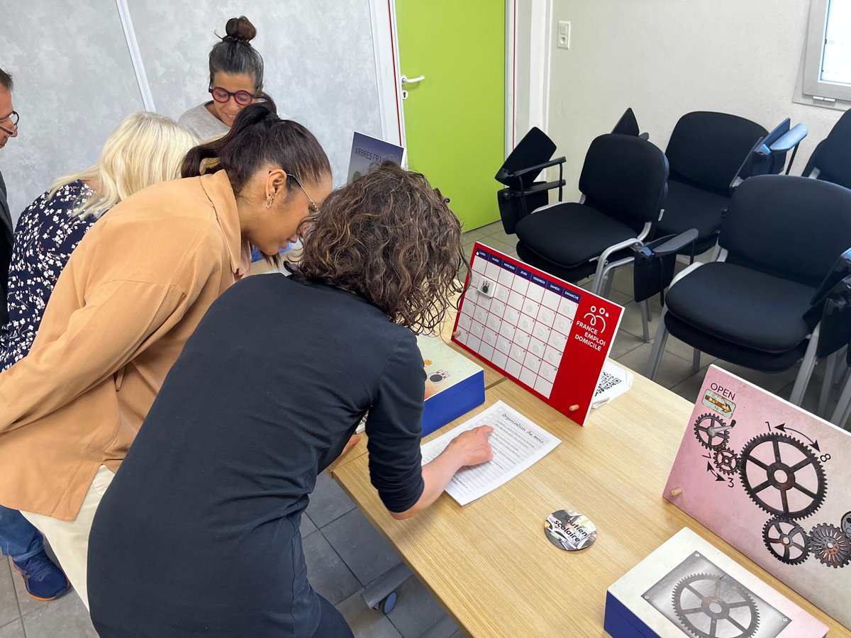 FTravail_PACA's tweet image. Semaine des métiers du #soin : se familiariser avec les métiers de l’aide à domicile de manière ludique en permettant aux candidats de découvrir et de se projeter dans le secteur grâce à un escape game, c’est ce matin à l’agence @FranceTravail  de Nice Nord