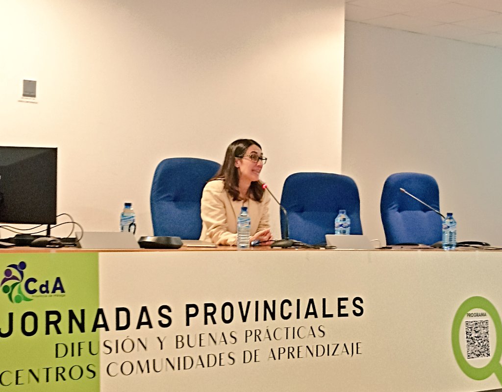 Comunidades de aprendizaje.  #CdA <a href="/RocioCarrion81/">Rocío García Carrión @rociocarrion.bsky.social</a> en la conferencia inaugural. "Evidencias científicas en el marco de las comunidades de aprendizaje" Jornadas provinciales de #Malaga. <a href="/cepaxarquia/">CEP Axarquía</a> <a href="/cepmalaga/">CEP de Málaga</a> <a href="/cepmarbellacoin/">CEP Marbella-Coin</a> <a href="/cepantequera/">cepantequera</a> <a href="/cepronda/">CeP Ronda</a> <a href="/educacionmlg/">Desarrollo Educativo Málaga</a> <a href="/EducaAnd/">Consejería Desarrollo Educativo y FP</a>