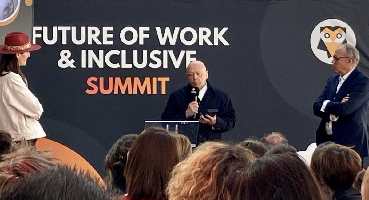 🌟Le chef Thierry Marx récompensé au #FOWIS pour son engagement pour l’inclusion et l’insertion des personnes éloignées de l’emploi. Depuis 2012, grâce aux formations de ses écoles “Cuisine Mode d’Emploi(s)”: 92% de retour à l’emploi des stagiaires &amp;
7% de création d’entreprise.