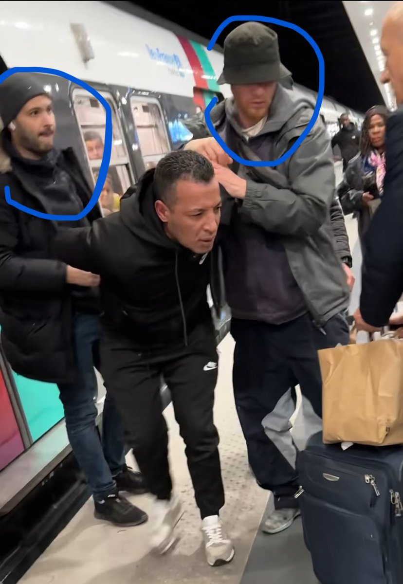 @Melle_972 pareil à gare du nord j’avais vu une intervention de flics anti pickpockets ils sont trop bien camouflés