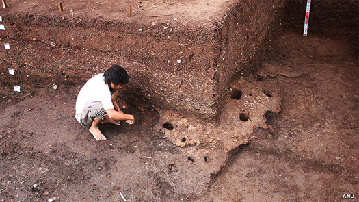 historyfiles's tweet photo. #DaBut #Culture: is considered to be unique due to its divergence from an inland #Hoabinhian-type subsistence strategy in favour of a new, complex coastal strategy in various and varied environmental niches.
https://t.co/5rze1dztJJ
#history #historyfiles #SouthEastAsia https://t.co/qnXxiT5GBN