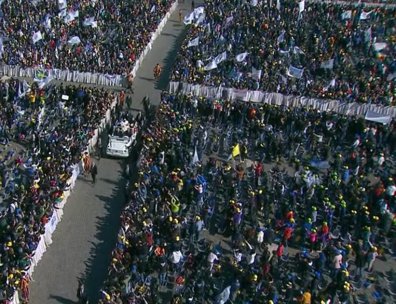 El #Papa recibe a cerca de 60.000 miembros de la Acción Católica de #Italia en la Plaza de San Pedro 
#Roma #Vaticano 
<a href="/AC1868/">Azione Cattolica</a>