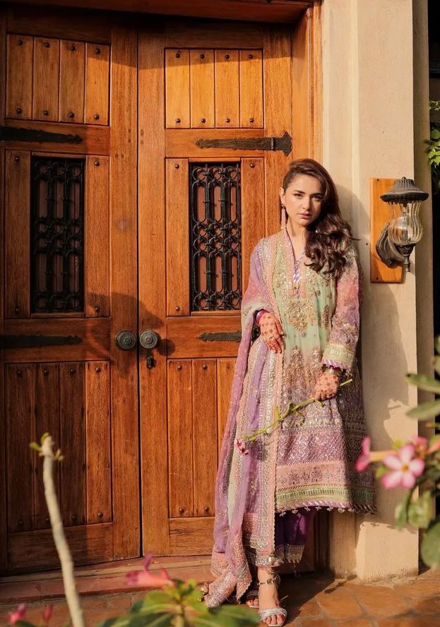 YasminRipa8040's tweet photo. Missing so much my cutie Hayat 😭❤️#DramaQueen 🤭 #Hayathouse
#yehrahadil #YumnaZaidi @yumnazaidi3 #Eidpic https://t.co/DXHI17Vi7T