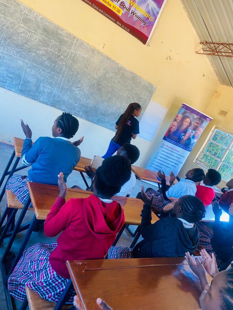 3/4 - Our team is in Chainda conducting workshops to raise awareness among adolescents aged 14-18. Topics to be covered today include; HIV/AIDS/STIs Prevention and Treatment, SGBV, harmful cultural norms. 
Sonke Gender Justice
#ASGJ
#SRHR4ALL
#GenderEquality