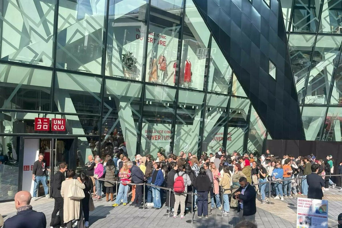 Impressionnante file d’attente devant Iconic avant l’ouverture du magasin Uniqlo de Nice ce jeudi matin ➡️ l.nicematin.com/tNh