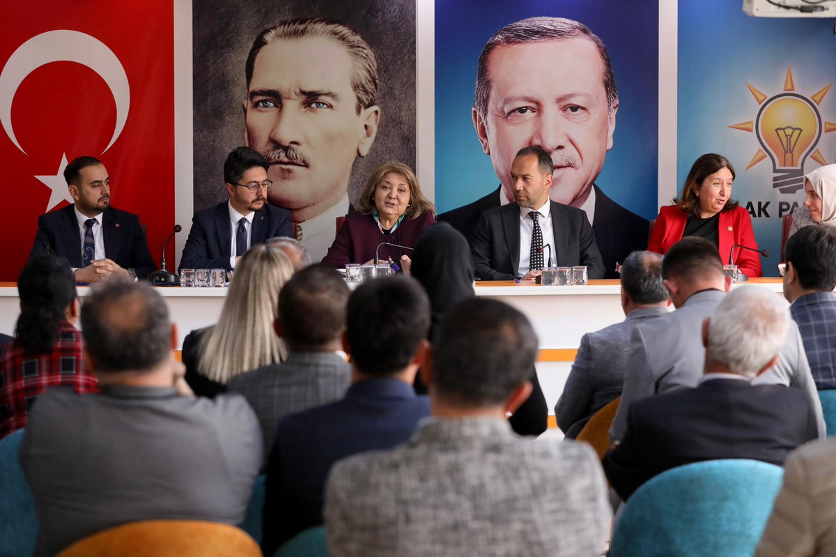 AK Parti Yerel Yönetimler Başkan Yardımcılarımız Müzehher Belma Erdoğan ve Semiha Ekinci’yi Niğde’mizde ağırlıyoruz 🙋🏻‍♂️ AK Teşkilatımız ile birlikte İstişare ve Değerlendirme Toplantımızdaydık ☺️ Rabbim konuşulanları hayırlara vesile kılsın inşallah.