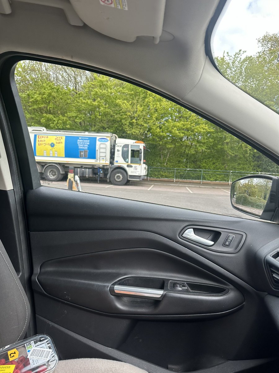 longbridgehero's tweet photo. @BhamCityCouncil Bin men parked up again at Morrisons in Rubery. I’m sure they are only supposed to be take there breaks at base. https://t.co/slHrZFVJcc